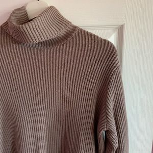 H&M TAUPE TURTLENECK SWEATER